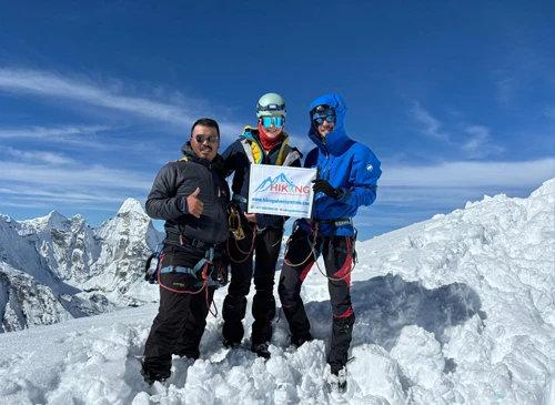 Island Peak con Trekking de los 3 Puertos del Everest